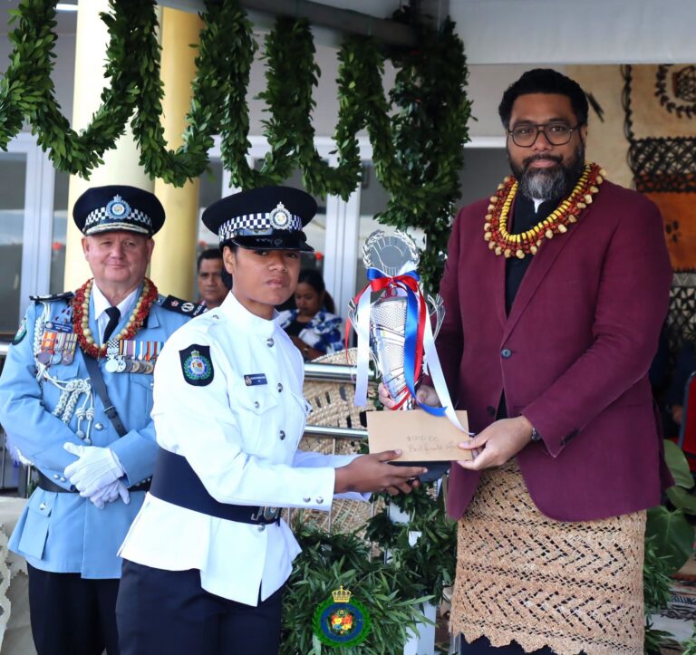 Faka’eke’eke Makehe mo e Polisi Komisiona Turner