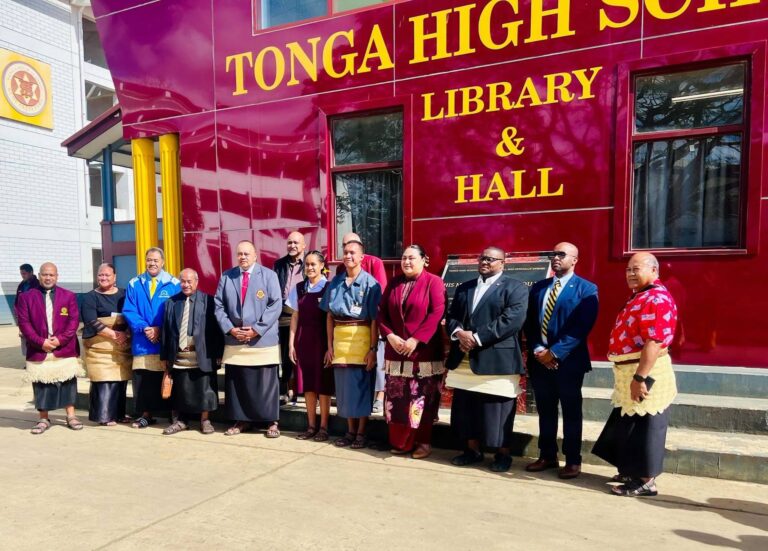 Mayor Lincoln of East Palo Alto visits Funga Faa’imata – Tonga High School