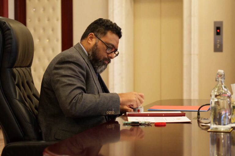 Ta’ofi ‘o Lavulavu Mei He Press Conference ko e Fakailifia ‘a e Fehu’i